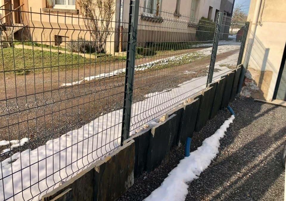 Pose de grillage en clôture de jardin - Vente clôture jardin Ste